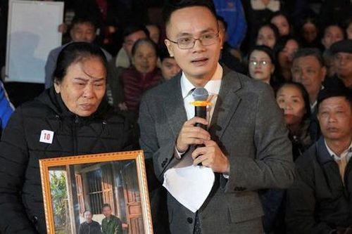Người vợ liệt sĩ òa khóc khi thấy lại chồng thời trẻ: 'Tôi mãn nguyện rồi'