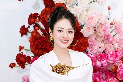 Việt Hoa rạng rỡ trước thềm đám cưới