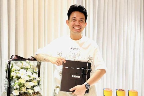Doanh nhân Minh Nhựa được vợ tặng đồng hồ 1.2 tỷ dịp Valentine
