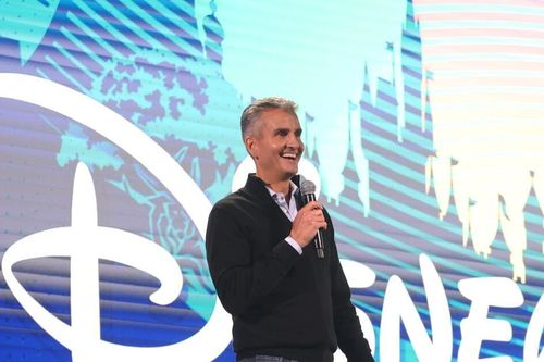 Disney có CEO mới: Josh D'Amaro chính thức kế nhiệm Bob Iger