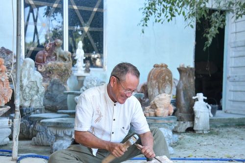 Bảo tồn và phát huy nghệ thuật điêu khắc đá mỹ nghệ Non Nước gắn với phát triển du lịch