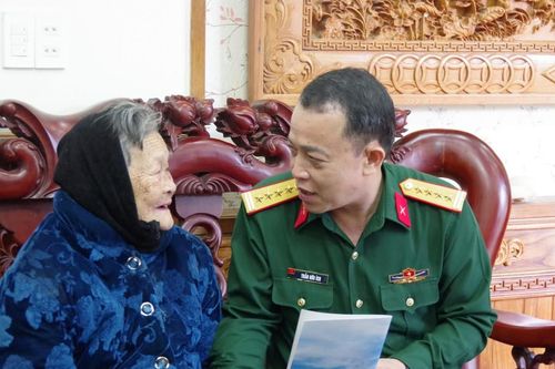 Các cơ quan, đơn vị chúc Tết gia đình chính sách