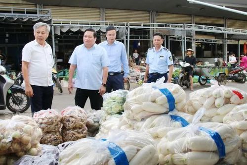 Khảo sát tình hình cung ứng hàng hóa Tết tại các doanh nghiệp, chợ đầu mối
