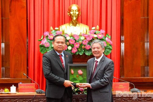Đoàn đại biểu tỉnh Champasak đến thăm, chúc tết tỉnh Đồng Tháp