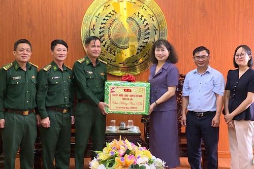Giám đốc Sở Nội vụ Phạm Thị Tố Hải chúc Tết các đơn vị trên địa bàn phường Quy Nhơn
