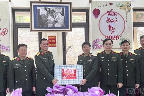 Thiếu tướng Nguyễn Anh Ngọc - Phó Tư lệnh Quân khu 2 thăm, chúc Tết Đoàn Kinh tế - Quốc phòng 345