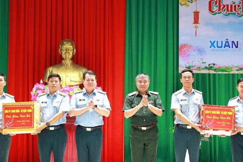 Thứ trưởng Bộ Quốc phòng chúc Tết các đơn vị đóng quân tại Sân bay Phan Thiết