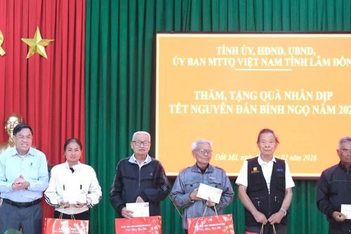 Lãnh đạo tỉnh Lâm Đồng thăm, tặng quà Tết tại Đắk Mil, Đắk Sắk, Đức Lập
