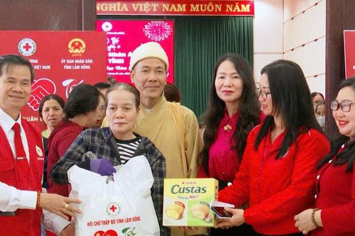 Ấm áp 'Chợ Tết Nhân ái' cho người dân phía Tây tỉnh Lâm Đồng