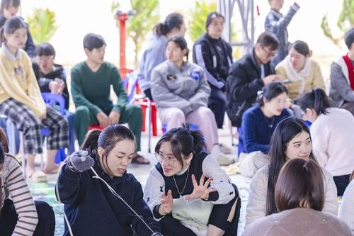 Bánh chưng xanh và hơi ấm mùa xuân ở ngôi trường khiếm thính