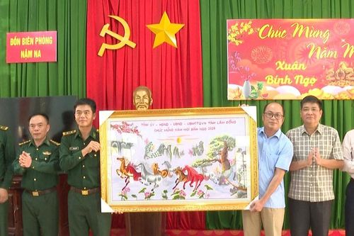 Phó Chủ tịch HĐND tỉnh Lâm Đồng Y Quang B'Krông thăm, chúc Tết các Đồn Biên phòng tại xã Đắk Wil