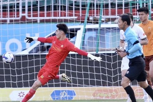 Cuộc chiến gác đền tại tuyển Việt Nam: Bài toán ngọt ngào của HLV Kim Sang-sik