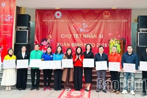 'Chợ Tết Nhân ái' mang Tết ấm đến với người nghèo ở xã Nật Sơn