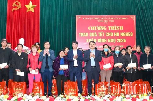 Trao quà Tết cho hộ nghèo xã Yên Lãng