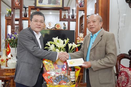 Đồng chí Phó Chủ tịch UBND tỉnh Phan Phong Phú thăm, chúc Tết các đồng chí nguyên Phó Chủ tịch UBND tỉnh