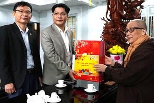 Phó Bí thư Thành ủy Nguyễn Chí Tài thăm, chúc Tết các đơn vị và người có công