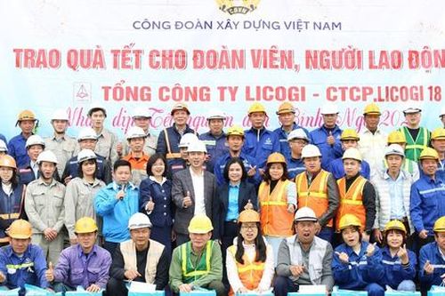 Tết ấm trên công trường: Công đoàn Xây dựng Việt Nam mang Xuân đến với người lao động