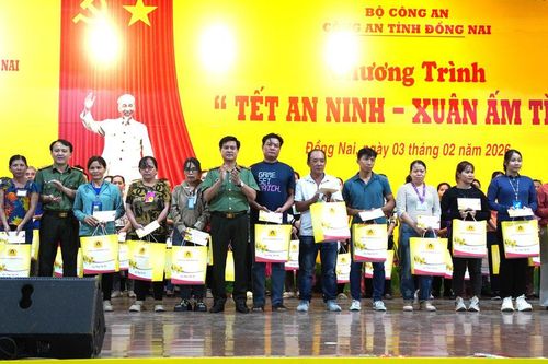 Đồng Nai: Hàng trăm phần quà dành cho công nhân khó khăn