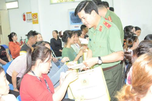 Công an Đồng Nai tổ chức chương trình 'Tết An ninh – Xuân Ấm tình' cho công nhân xa quê