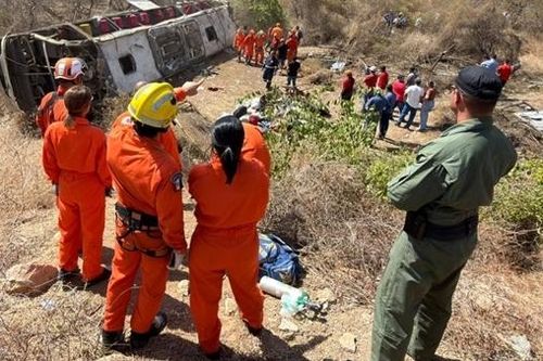 Brazil: Xe buýt mất lái khi qua cua, nhiều người bị hất văng ra ngoài