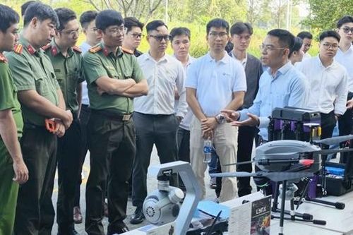 Đưa thiết bị bay không người lái 'Made in Vietnam' vào kiểm soát giao thông và cứu nạn