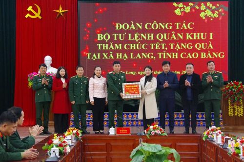 Thiếu tướng Đỗ Văn Tuấn, Phó Tư lệnh Quân khu 1 thăm, chúc tết các đơn vị trên địa bàn tỉnh