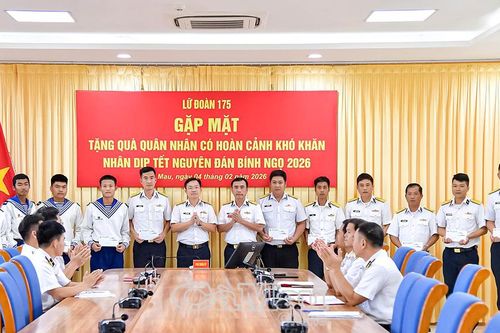 Lữ đoàn 175 tặng quà quân nhân có hoàn cảnh khó khăn
