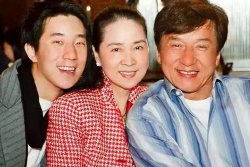 Thành Long tuổi 71: Thừa nhận mắc bệnh tâm lý từ nhỏ và lần hiếm hoi rơi nước mắt vì thấy có lỗi với vợ