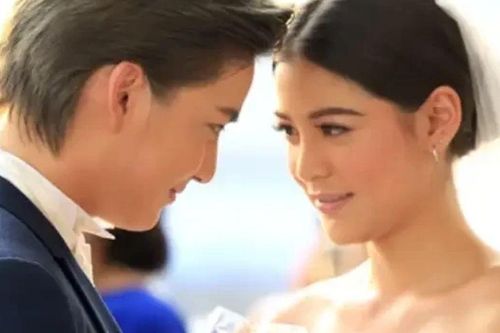 Ngày chồng cũ tái hôn, tôi vào quán bar uống đến say mềm rồi òa khóc đọc tin nhắn của anh vào sáng hôm sau