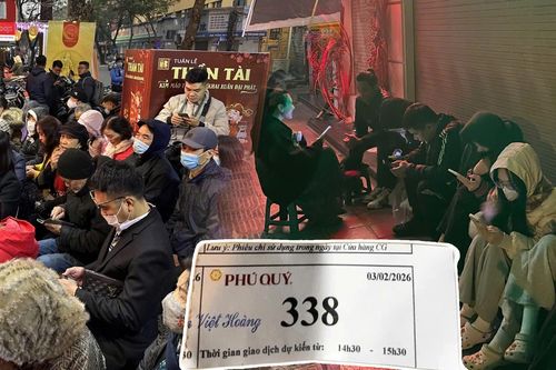 Xếp hàng xuyên đêm mua vàng: 500 nghìn đồng một vị trí, 'cò giữ chỗ' lên ngôi