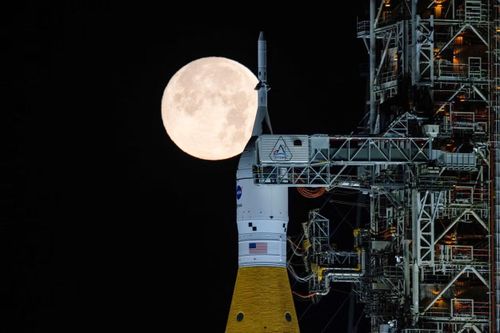 Công nghệ 4/2: NASA hoãn trở lại Mặt trăng, cổ phiếu phần mềm lao dốc vì AI