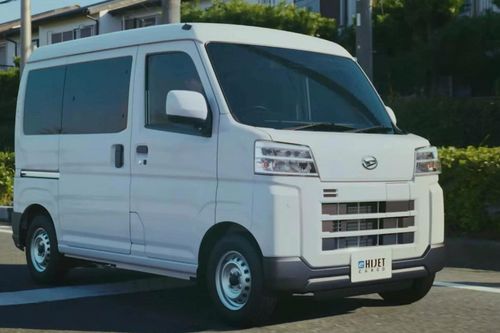 Chạy 200 km mỗi lần sạc, xe tải van thuần điện của Toyota ra mắt tại Nhật Bản