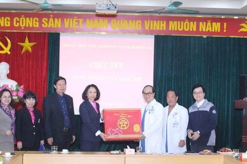 Phó Chủ tịch UBND thành phố Vũ Thu Hà thăm, chúc Tết tại chùa Kim Liên, Trung tâm Cấp cứu 115 Hà Nội