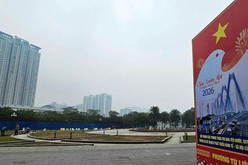'Thay áo mới' cho công viên hồ điều hòa Mai Dịch dịp cận Tết
