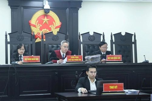 'Bà trùm' đường dây buôn lậu hơn nửa tấn vàng lĩnh án tù
