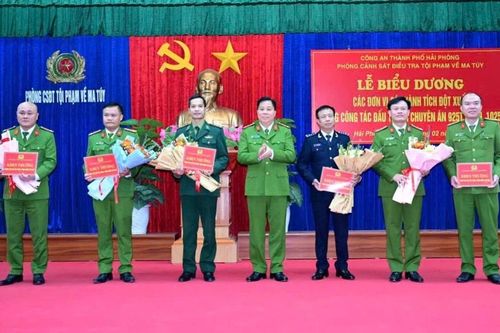 Công an thành phố Hải Phòng khen thưởng các đơn vị có thành tích đột xuất trong đấu tranh chuyên án ma túy lớn