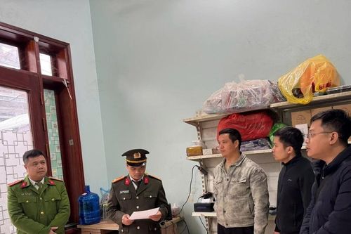 Triệt phá đường dây mua bán vũ khí quân dụng trá hình dưới dạng... 'súng thông bồn cầu'