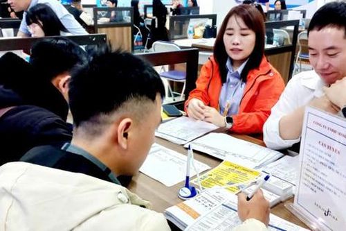 Thị trường lao động năm 2026: Doanh nghiệp trả lương 'khủng' nhằm thu hút nhân lực