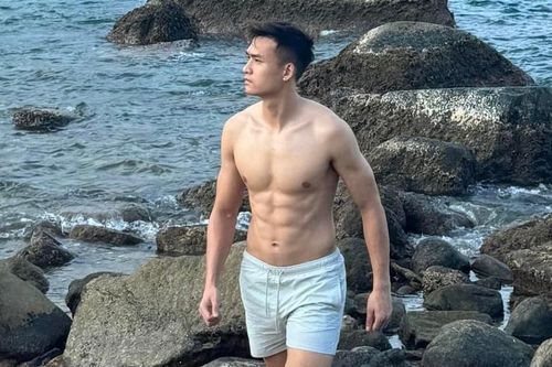 'Cực phẩm độc thân' Việt Anh tặng bố mẹ hàng trăm triệu tiêu Tết