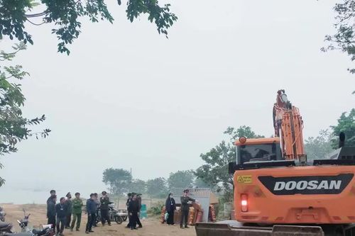 Phường Thượng Cát cưỡng chế, xử lý dứt điểm 7 bãi cát, sỏi không phép ven sông Hồng