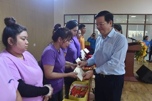 Phó Thủ tướng Mai Văn Chính thăm và tặng quà Tết tại tỉnh Tây Ninh