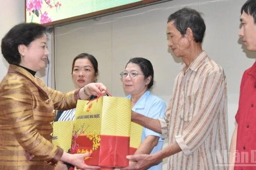 Phó Thủ tướng Phạm Thị Thanh Trà tặng quà Tết tại Đồng Tháp