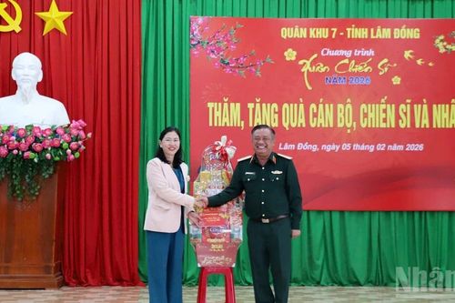 Quân khu 7 thăm, tặng quà tại các xã biên giới Lâm Đồng