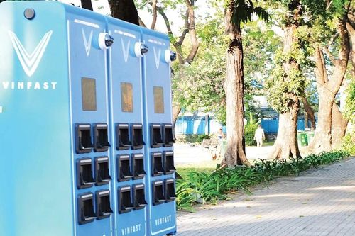 Bảo đảm an toàn khi lắp đặt tủ đổi pin xe máy điện