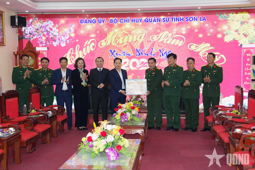 Bí thư Tỉnh ủy Sơn La Hoàng Văn Nghiệm thăm, chúc Tết cán bộ, chiến sĩ Bộ CHQS tỉnh
