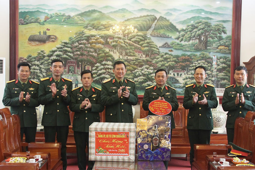 Quân khu 1 thăm, tặng quà Tết tại xã ATK tỉnh Thái Nguyên và Sư đoàn 346