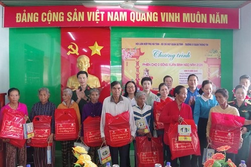 Trường Sĩ quan Thông tin phối hợp tổ chức 'Phiên chợ 0 đồng - thắm tình quân dân'