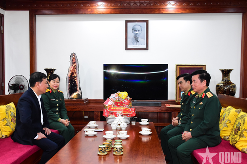 Thượng tướng Đỗ Xuân Tụng chúc Tết các đồng chí nguyên lãnh đạo Tổng cục Chính trị