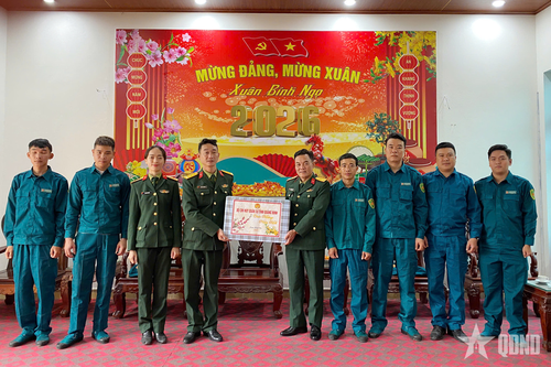 Đại tá Nguyễn Đình Khiêm thăm, chúc Tết cán bộ, chiến sĩ Ban CHQS xã Ba Chẽ