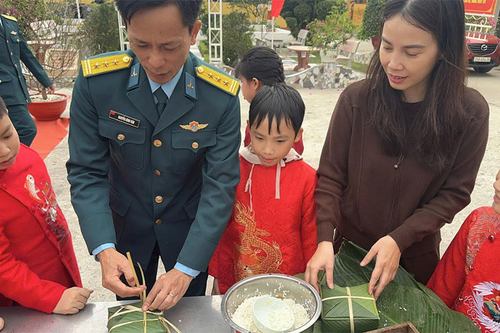 'Xuân canh trời - Tết thắm tình quân dân'
